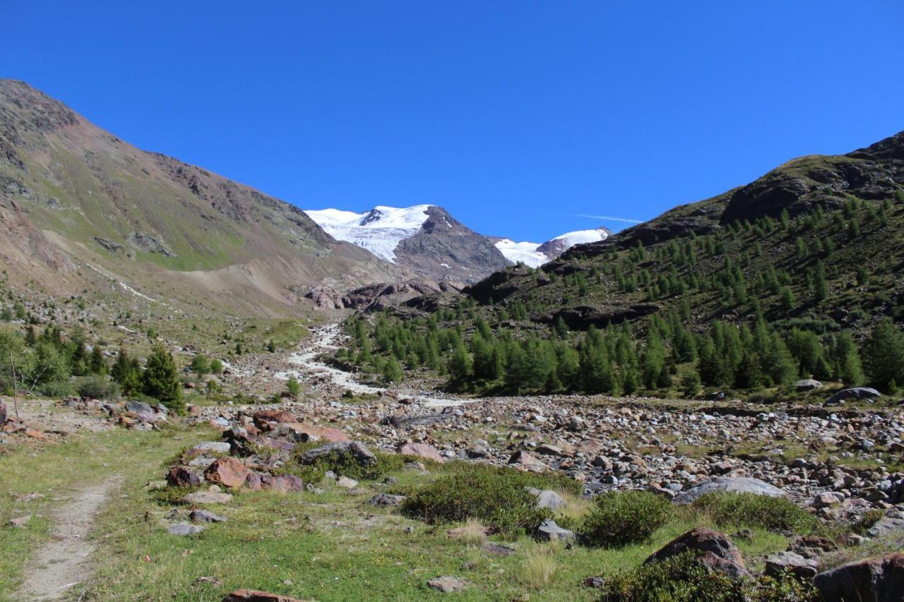 Готель Rifugio Ghiacciaio Dei Forni Вальфурва Екстер'єр фото